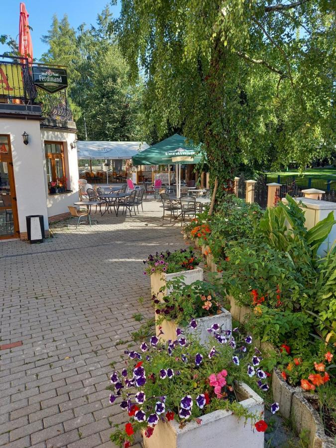 Hotel Vysehrad Turčianske Teplice Buitenkant foto