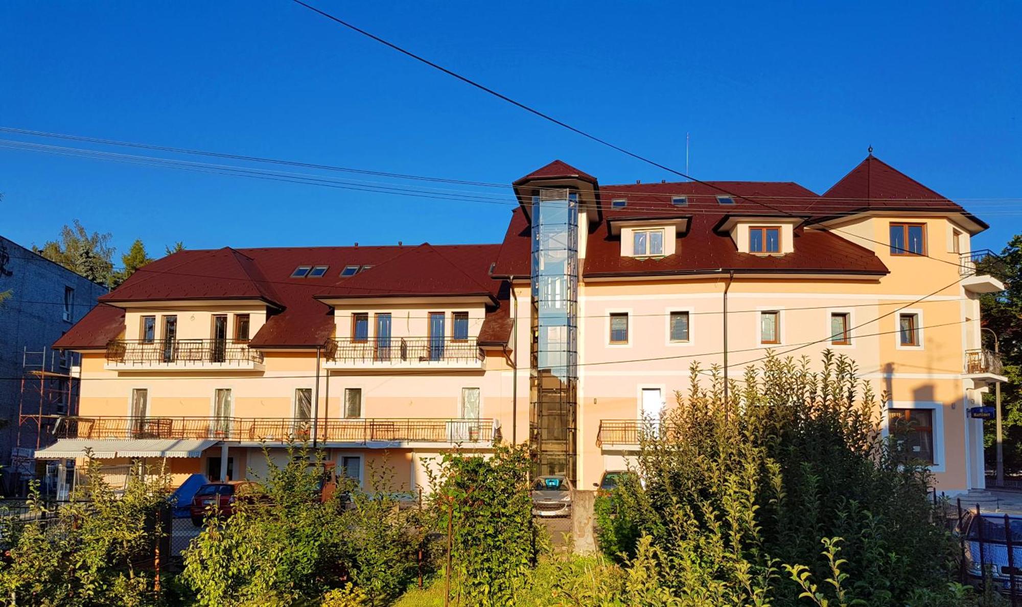 Hotel Vysehrad Turčianske Teplice Buitenkant foto